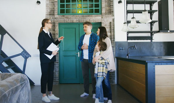 Риелтор за работой Риелтор за работой